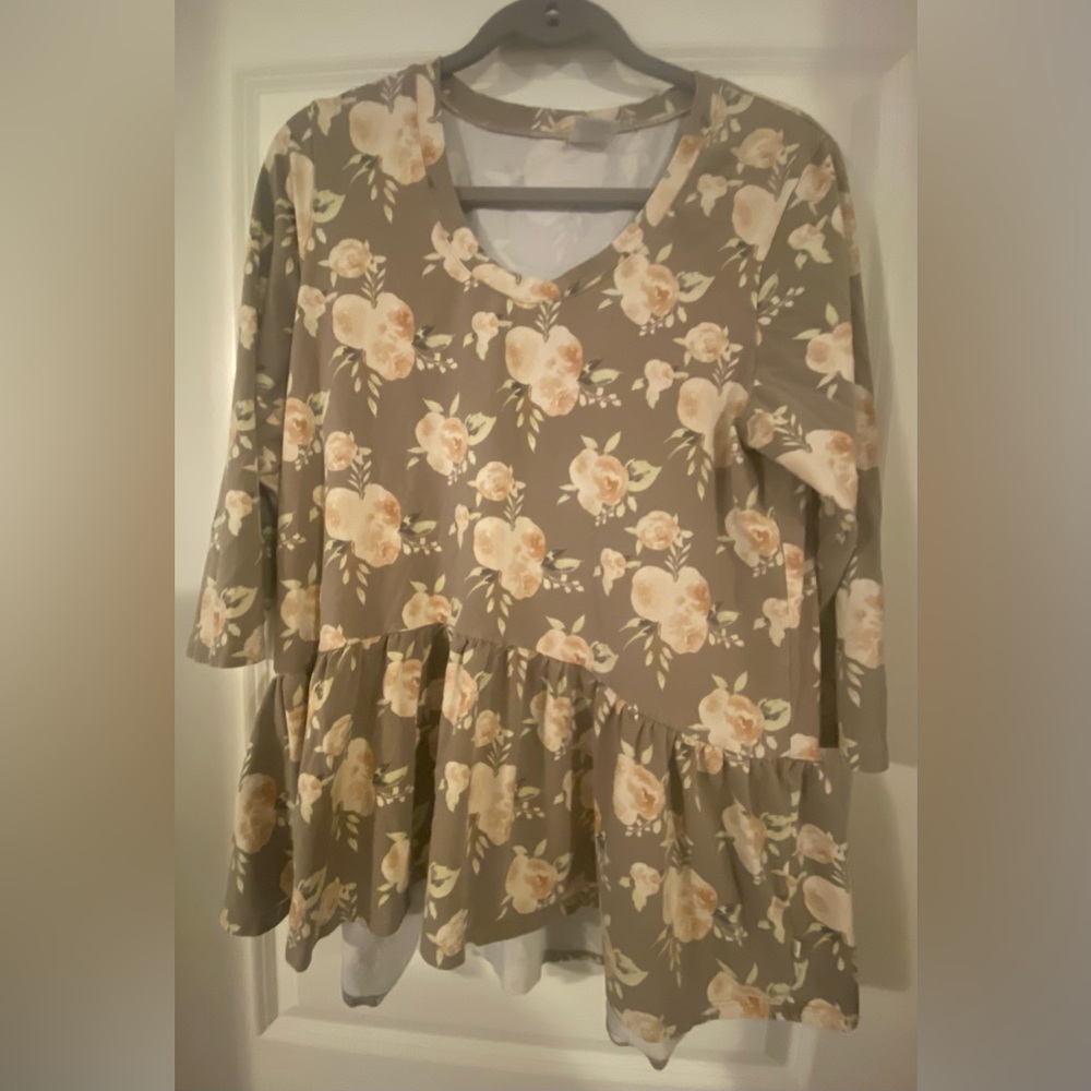 Jax and Lennon ladies 3/4 sleeve peplum tee in Flora